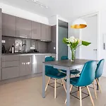 Del Mar Deluxe Apartment